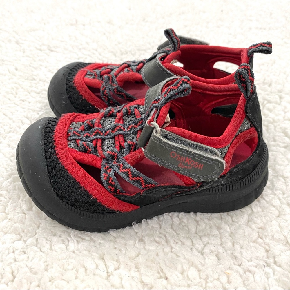 OshKosh B’Gosh Red Bump Toe Sandal sz 6